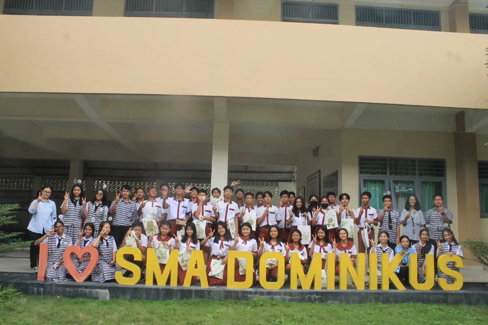 SCHOOL TOUR SMA DOMINIKUS BERSAMA SMP KANISIUS WONOSARI